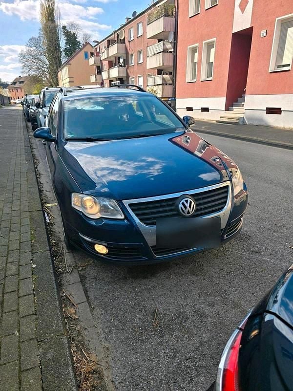Gebraucht VW Passat 140 PS (102 kW) 2010 Blau Limousine