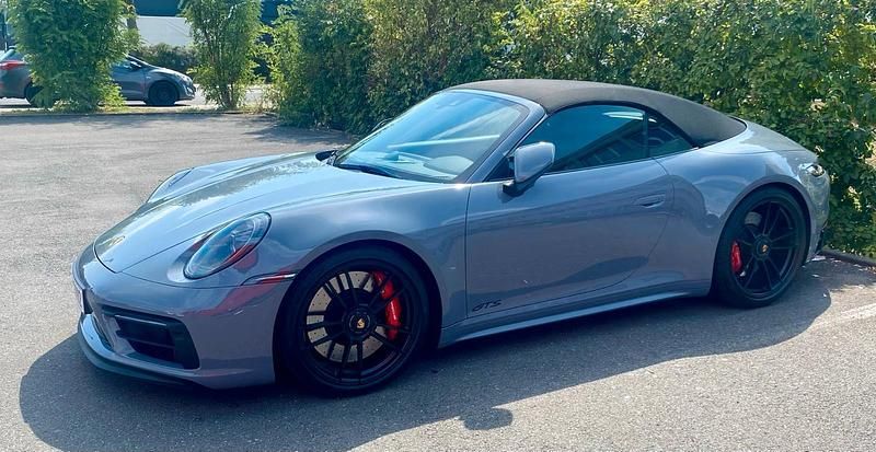 Grau Gebraucht 2024 Porsche 911 Carrera 4 GTS Cabrio | 169.992 € (Superpreis) - Bild 1/4