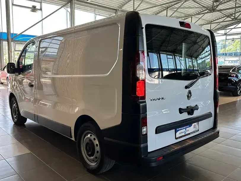 Usado Renault Trafic Komfort 120 CV (88 kW) 2022 Blanco Monovolumen