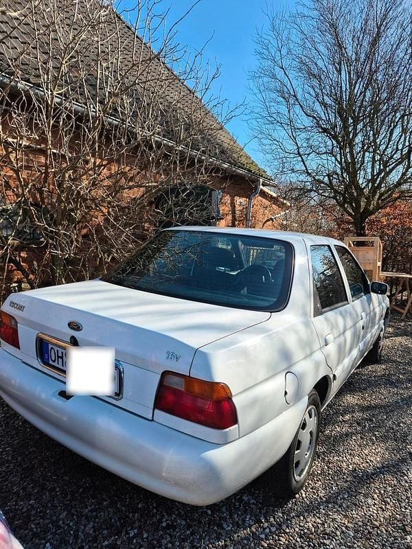 Gebraucht Ford Escort 1996 Weiß Limousine