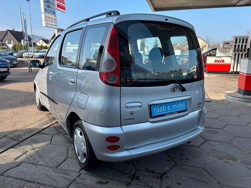 Gebraucht Toyota Yaris Verso Sol 86 PS (63 kW) 2001 Silber Van / Kleinbus