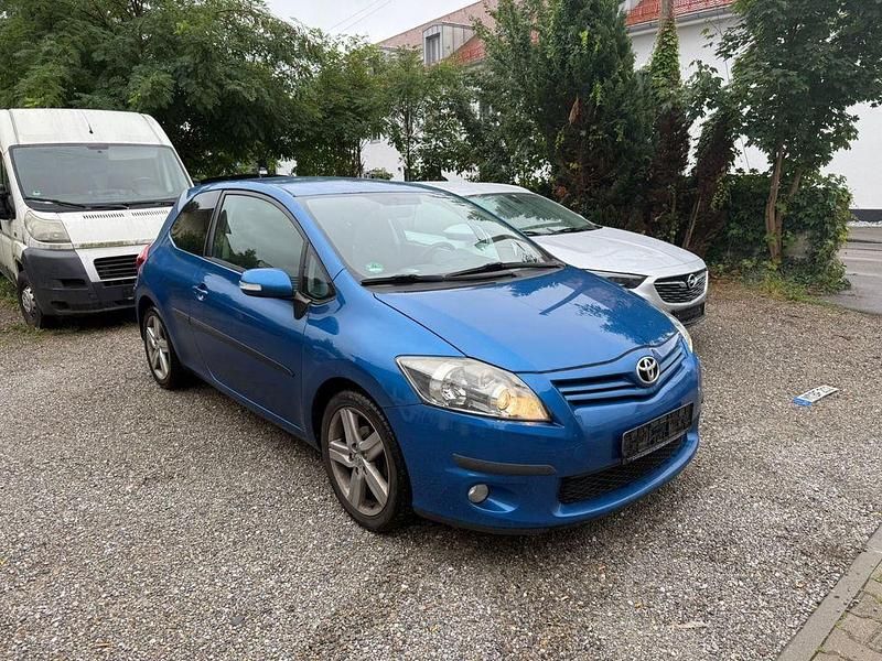 Blau Gebraucht 2011 Toyota Auris Club Limousine | 3.999 € (Guter Preis) - Bild 1/4