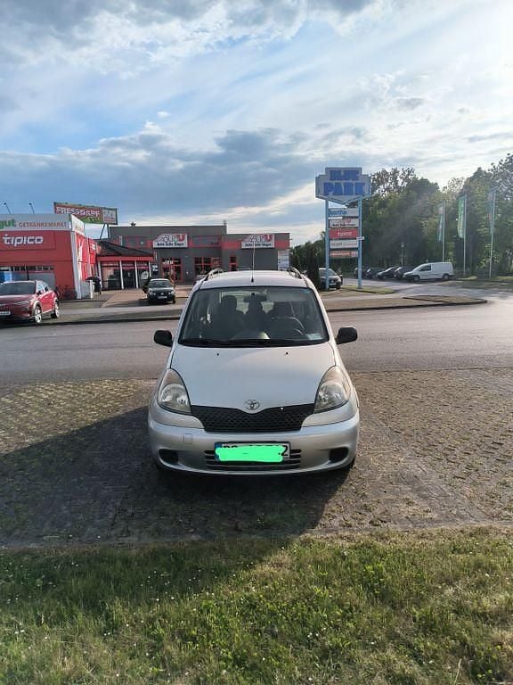 Silber Gebraucht 2000 Toyota Yaris Sol Limousine | 1.650 € (Guter Preis) - Bild 1/4