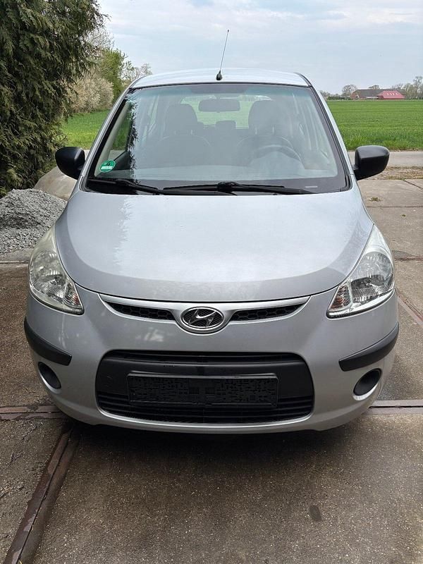 Gebraucht Hyundai i10 78 PS (57 kW) 2009 Silber Kleinwagen