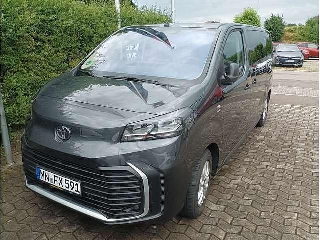 Titanium grey Gebraucht 2024 Toyota Proace Verso Comfort Kombi | 39.900 € (Fairer Preis) - Bild 1/2