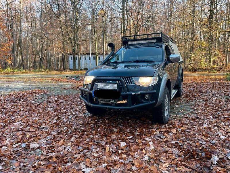 Schwarz Gebraucht 2009 Mitsubishi L200 Select Abholung | 14.700 € (Fairer Preis) - Bild 1/4