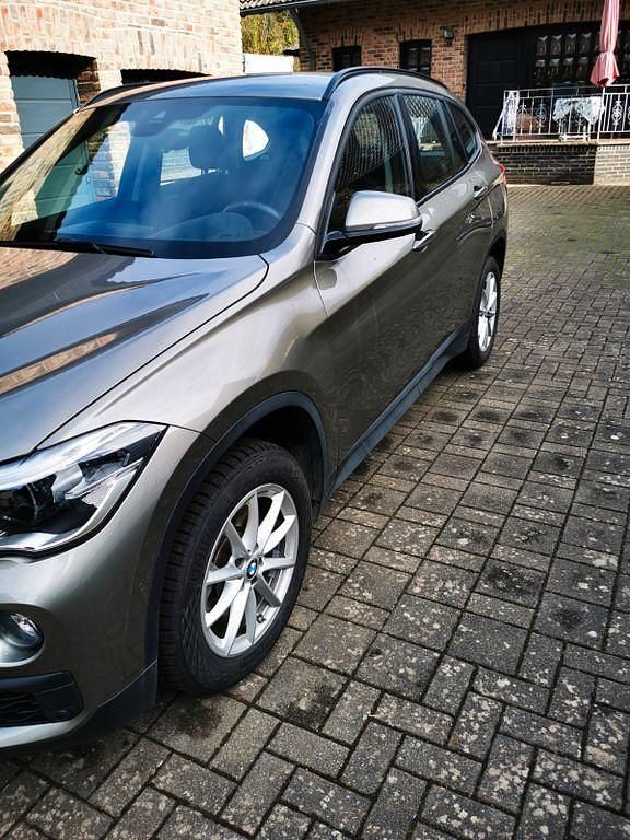 Silber Gebraucht 2018 BMW X1 Performance SUV | 18.500 € (Superpreis) - Bild 1/4