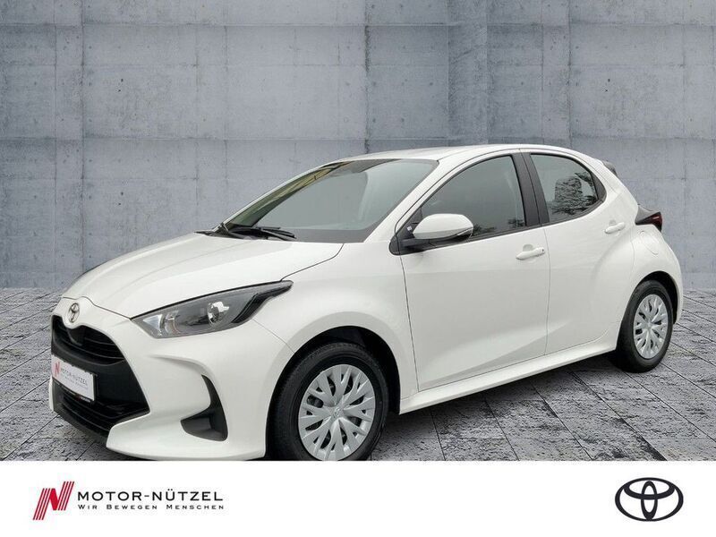 Schneeweiß Neu 2024 Toyota Yaris Hybrid Comfort Kleinwagen | 21.990 € (Superpreis) - Bild 1/4