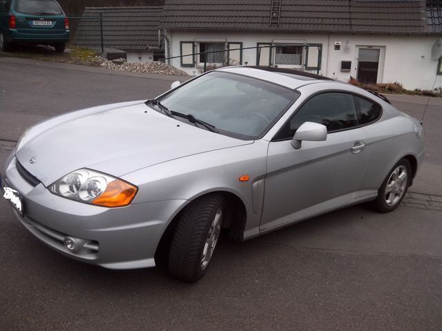 Gebraucht Hyundai Coupé 143 PS (105 kW) 2004 Silber metallic Coupé