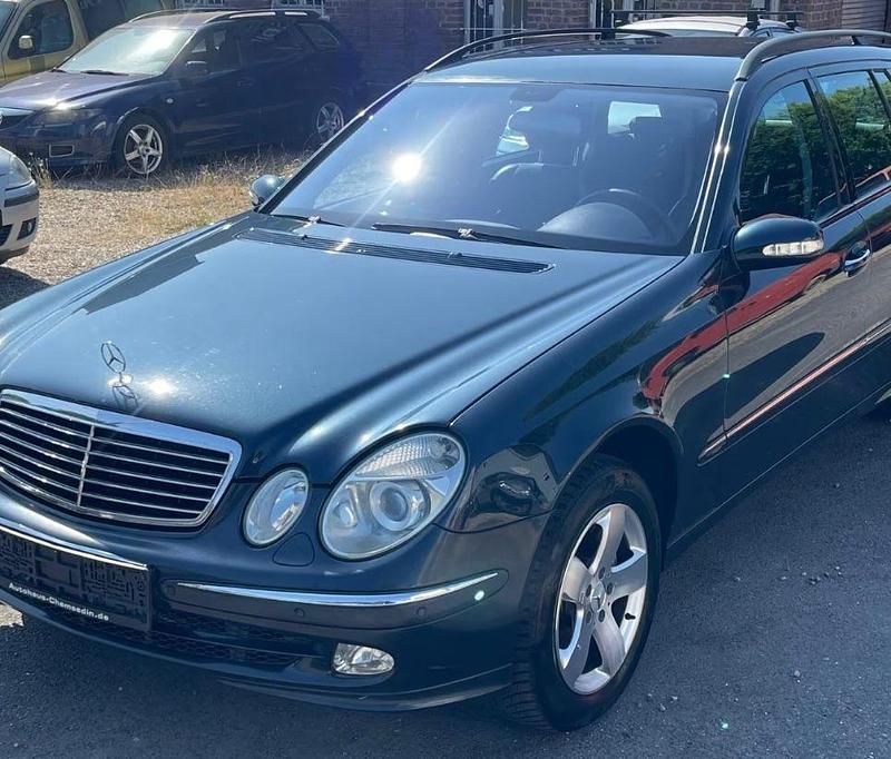 Blau Gebraucht 2003 Mercedes E320 Avantgarde Kombi | 3.299 € (Guter Preis) - Bild 1/4