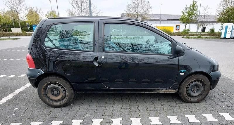 Second-hand Renault Twingo 58 CP (42 kW) 2004 Negru Hatchback