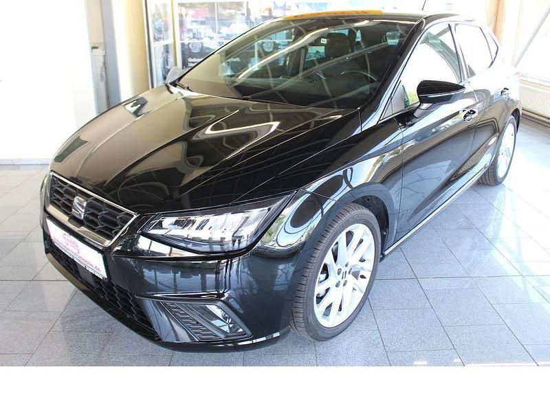Mitternachtsschwarz Gebraucht 2024 Seat Ibiza FR Limousine | 17.222 € (Guter Preis) - Bild 1/4