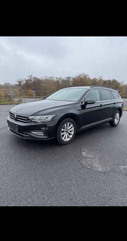 Schwarz Gebraucht 2021 VW Passat Business Kombi | 19.800 € (Guter Preis) - Bild 1/4