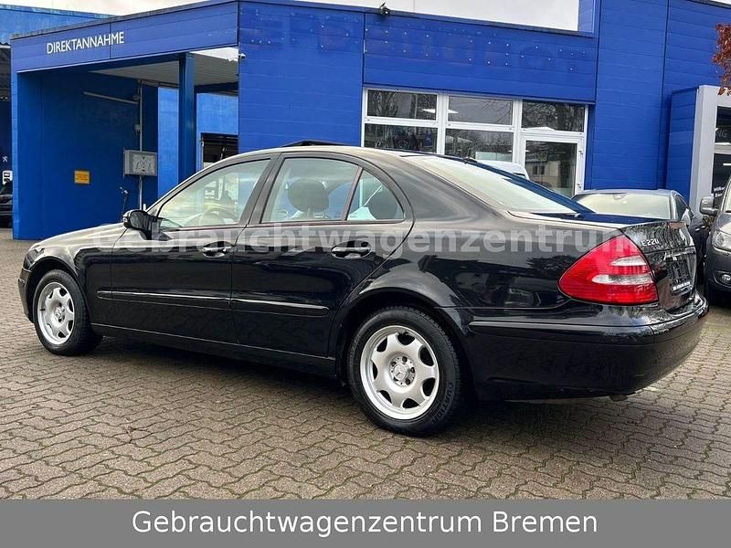 Gebraucht Mercedes E220 150 PS (110 kW) 2005 Schwarz Limousine