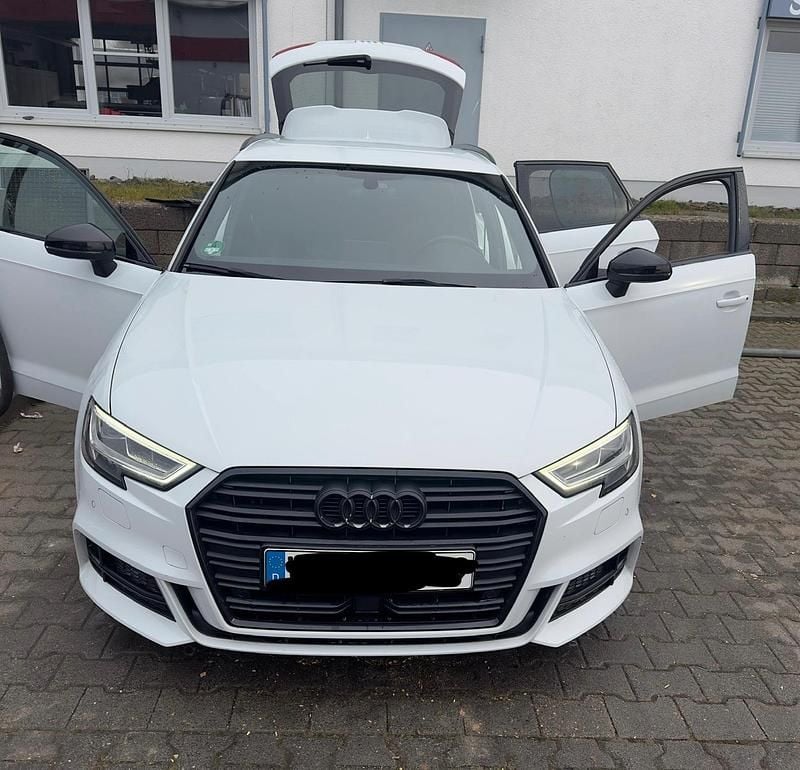 Weiß Gebraucht 2017 Audi A3 Sportback Kleinwagen | 17.800 € - Bild 1/4