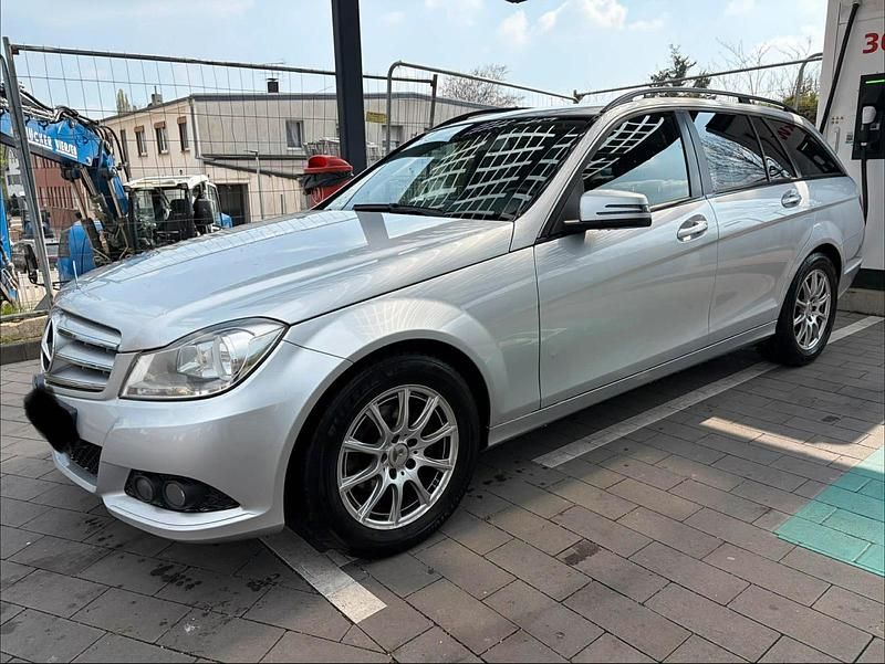 Gebraucht Mercedes C200 136 PS (100 kW) 2012 Silber Limousine