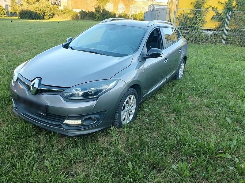 Grau Gebraucht 2015 Renault Mégane GrandTour LIMITED Kombi | 7.100 € (Fairer Preis) - Bild 1/4