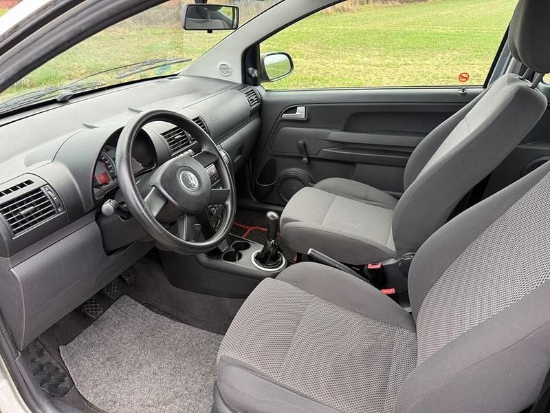 Gebraucht VW Fox 54 PS (39 kW) 2006 Silber Kleinwagen