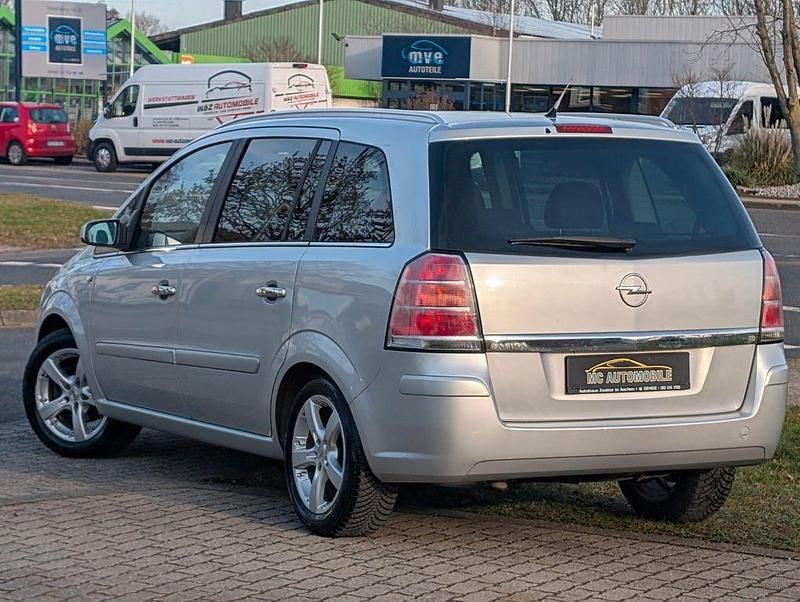 Gebraucht Opel Zafira Edition 140 PS (102 kW) 2007 Silber Van / Kleinbus