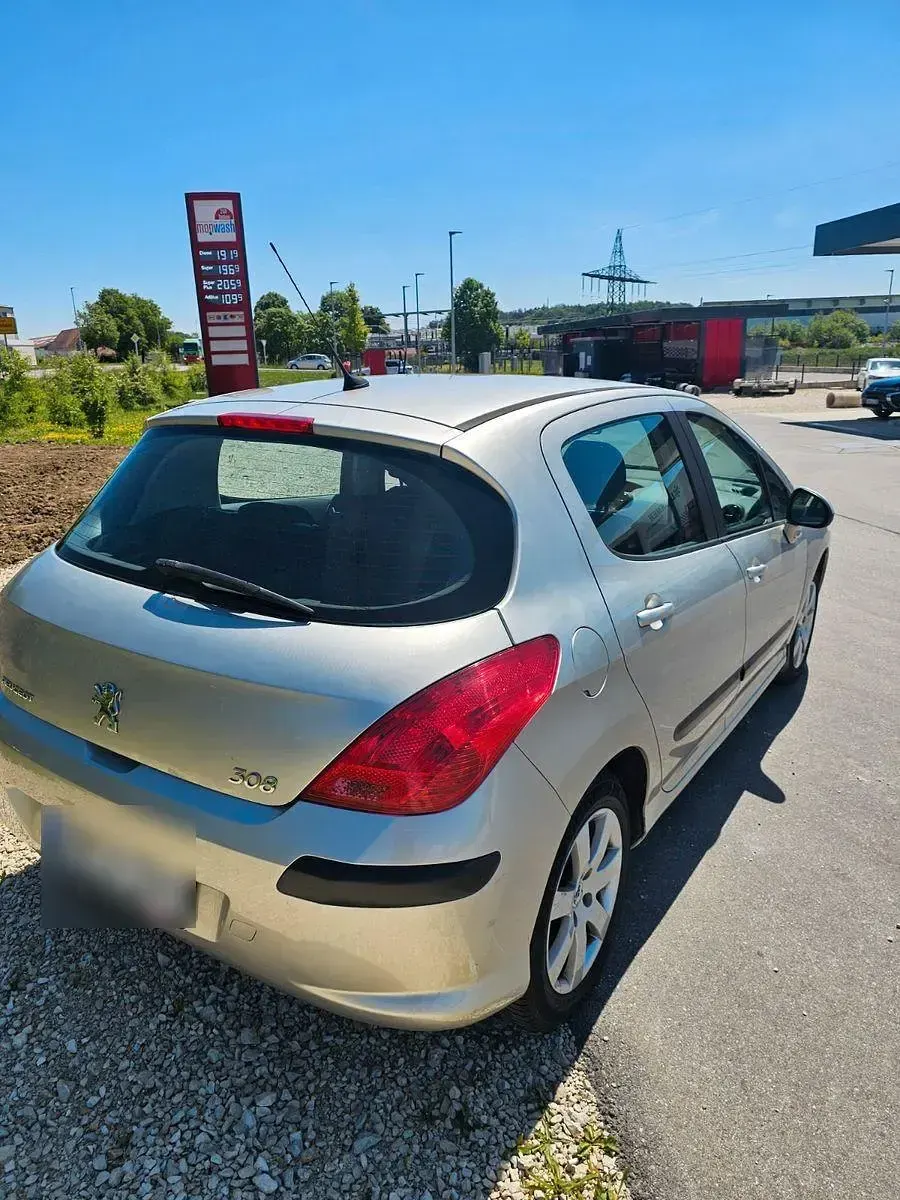 Gebraucht Peugeot 308 Tendance 120 PS (88 kW) 2008 Beige Limousine