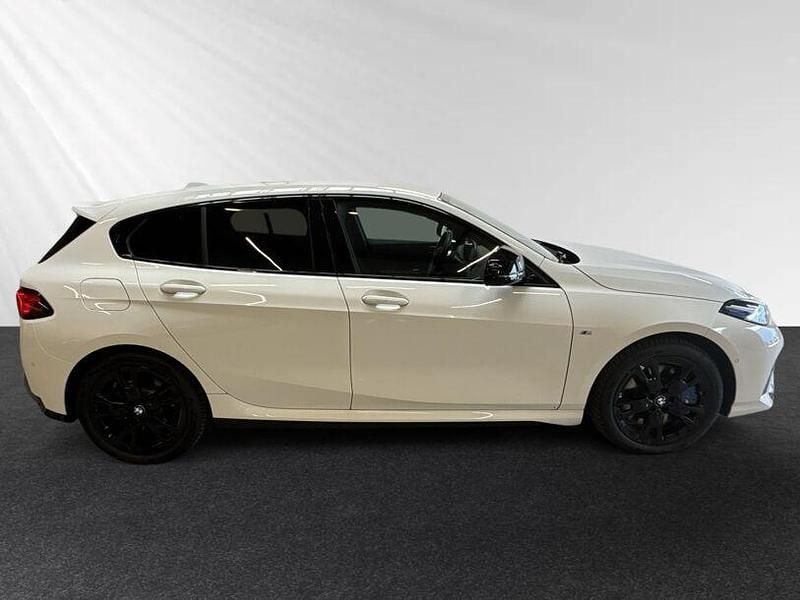 Gebraucht BMW M135 Shadowline 300 PS (220 kW) 2024 Alpinweiss Kleinwagen