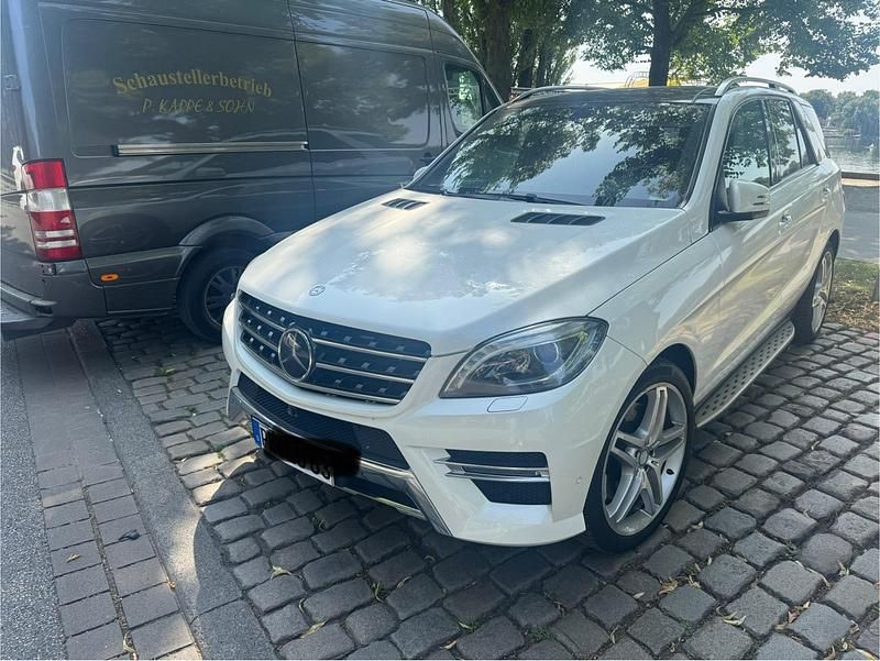 Weiß Gebraucht 2025 Mercedes ML500 SUV | 26.990 € - Bild 1/4