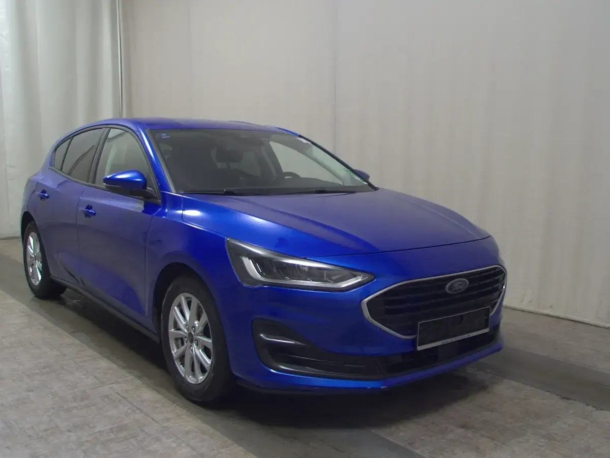 Używany Ford Focus Cool & Connect 120 KM (88 kW) 2022 Niebieski Sedan/Limuzyna