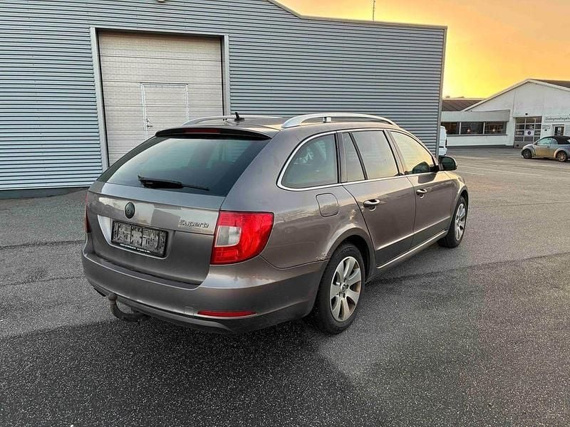 Gebraucht Skoda Superb Ambition 125 PS (91 kW) 2010 Violett Kombi