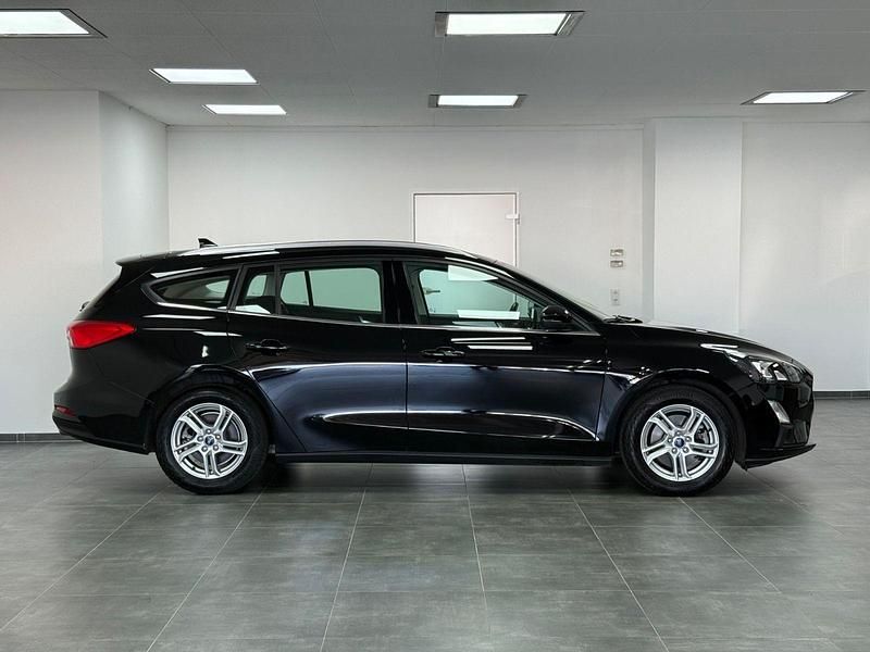 Gebraucht Ford Focus Cool & Connect 101 PS (74 kW) 2021 Schwarz Kombi