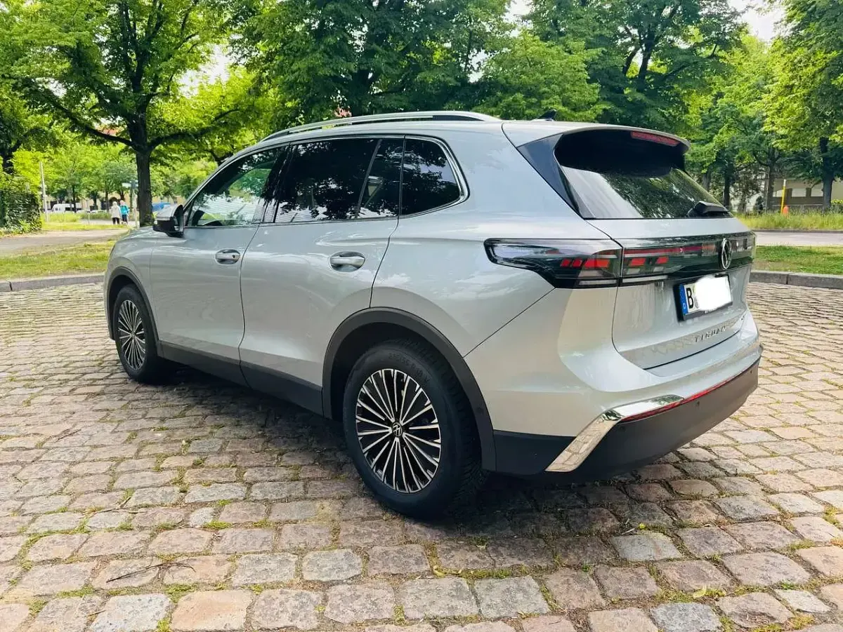 Gebraucht VW Tiguan Elegance 150 PS (110 kW) 2024 Silber SUV