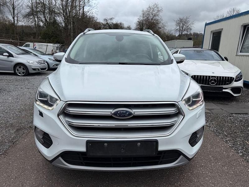 Gebraucht Ford Kuga Titanium 120 PS (88 kW) 2018 Weiß SUV