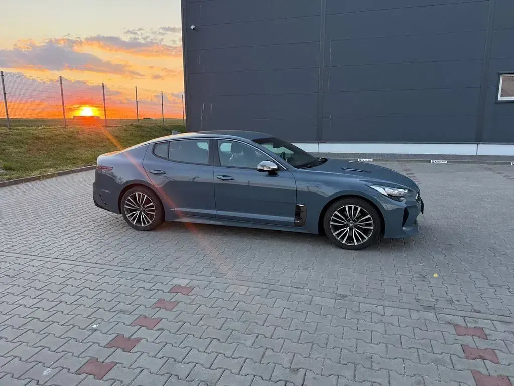 Używany Kia Stinger GT-Line 200 KM (147 kW) 2018 Szary Hatchback