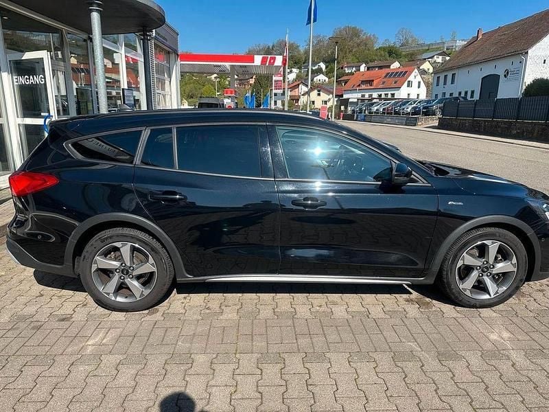 Usata Ford Focus Active 150 CV (110 kW) 2020 Nero Berlina