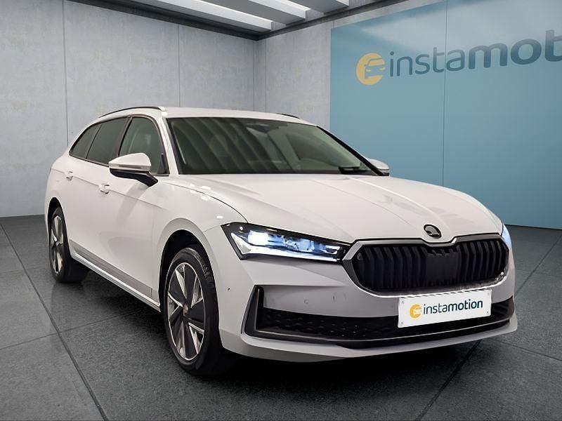 Weiß Gebraucht 2024 Skoda Superb Kombi | 36.949 € (Fairer Preis) - Bild 1/4