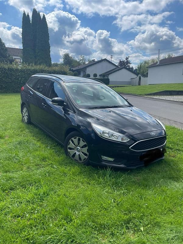 Schwarz Gebraucht 2015 Ford Focus Kombi | 5.450 € (Guter Preis) - Bild 1/4