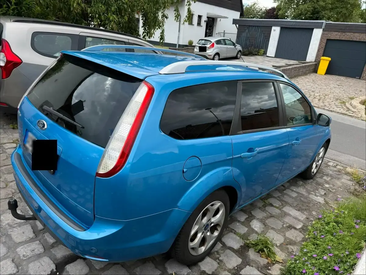 Gebraucht Ford Focus Viva 100 PS (73 kW) 2010 Blau Kombi