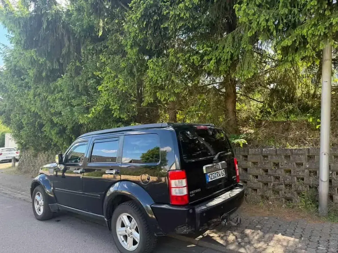 Käytetty Dodge Nitro SXT 177 HP (130 kW) 2007 Musta Katumaasturi