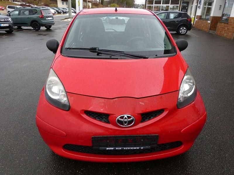 Gebraucht Toyota Aygo 68 PS (50 kW) 2008 Rot Kleinwagen