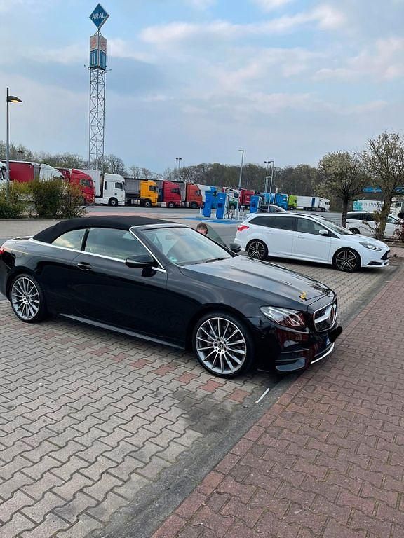 Schwarz Gebraucht 2018 Mercedes E200 AMG line Cabrio | 32.950 € (Etwas zu teuer) - Bild 1/4