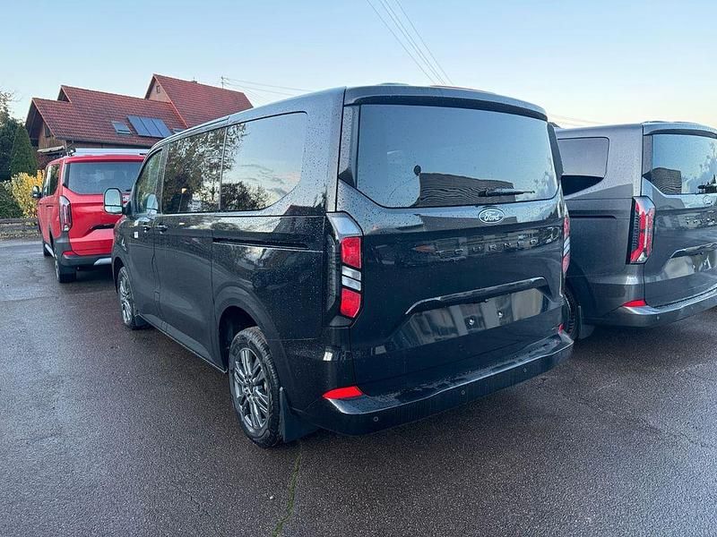 Neu Ford Tourneo Titanium 150 PS (110 kW) 2025 Schwarz Van / Kleinbus