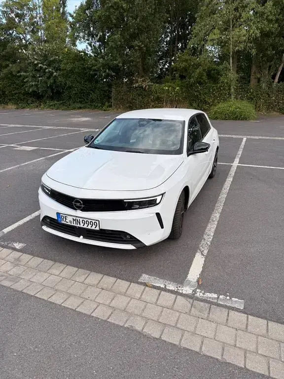 Gebraucht Opel Astra 131 PS (96 kW) 2023 Weiß Kleinwagen