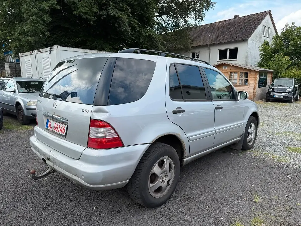 Gebraucht Mercedes ML270 163 PS (119 kW) 2005 Silber SUV