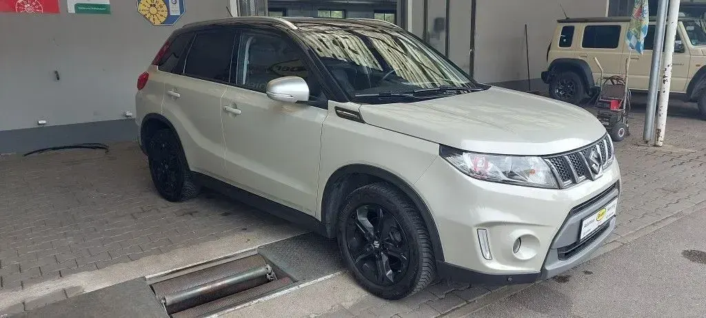 Gebraucht Suzuki Vitara 140 PS (102 kW) 2016 Beige SUV