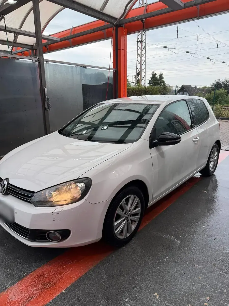 Gebraucht VW Golf VI 86 PS (63 kW) 2011 Weiß Limousine