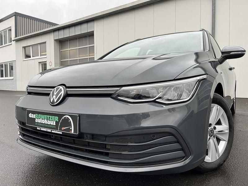 Grau Gebraucht 2023 VW Golf VIII Life Kombi | 22.860 € (Fairer Preis) - Bild 1/4