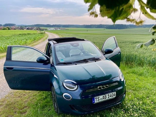 Grün Gebraucht 2020 Fiat 500e La Prima Cabrio | 21.800 € (Teuer) - Bild 1/4