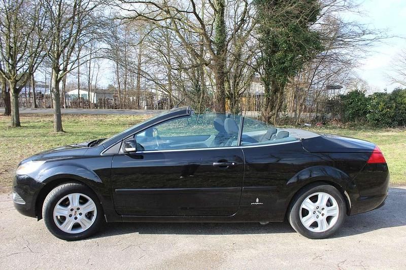 Gebraucht Ford Focus Cabriolet Trend 101 PS (74 kW) 2010 Neroschwarz Cabrio