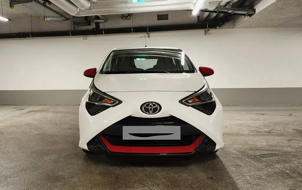 Second-hand Toyota Aygo 72 CP (52 kW) 2018 Alb Hatchback