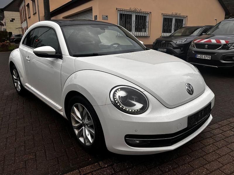 Gebraucht VW Beetle Design 105 PS (77 kW) 2012 Weiß Kleinwagen
