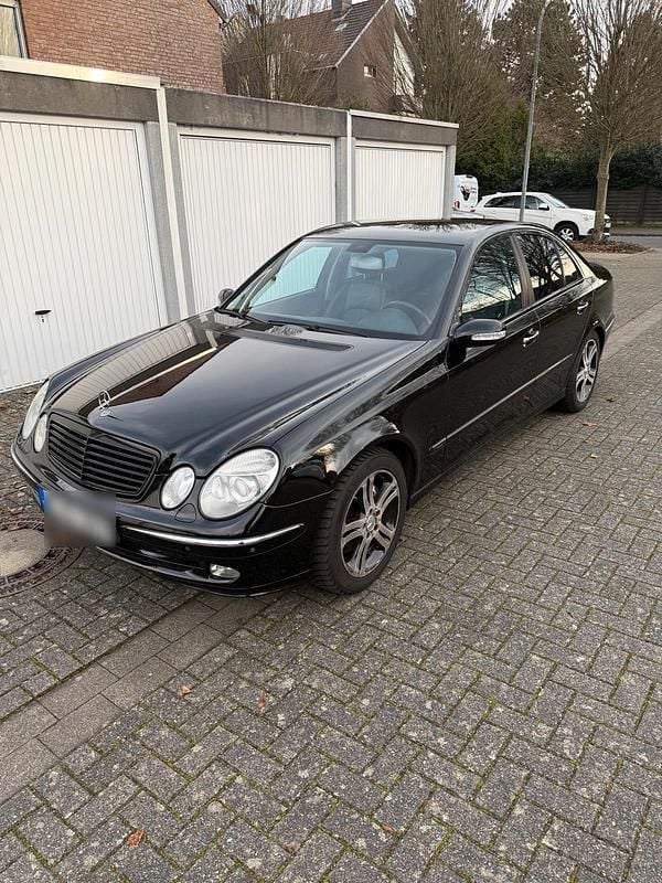 Gebraucht Mercedes E350 Avantgarde 272 PS (200 kW) 2005 Schwarz Limousine